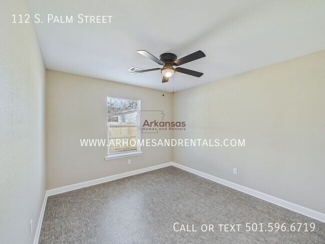 Building Photo - 112 S Palm St