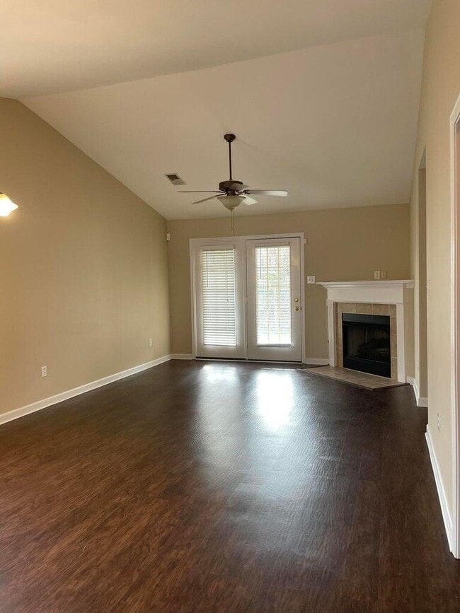 Building Photo - 2576 Moray Pl