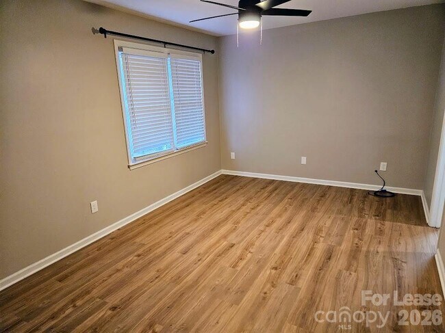 Building Photo - 1540 Cooper Ave