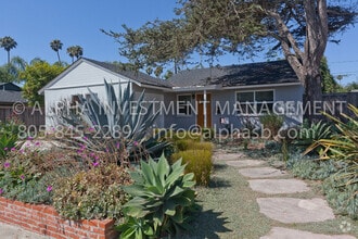 Building Photo - Renovated East Mesa Home 2 Doors From Shor...