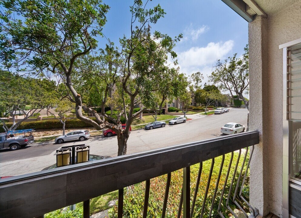 Building Photo - 5650 Cambridge Way