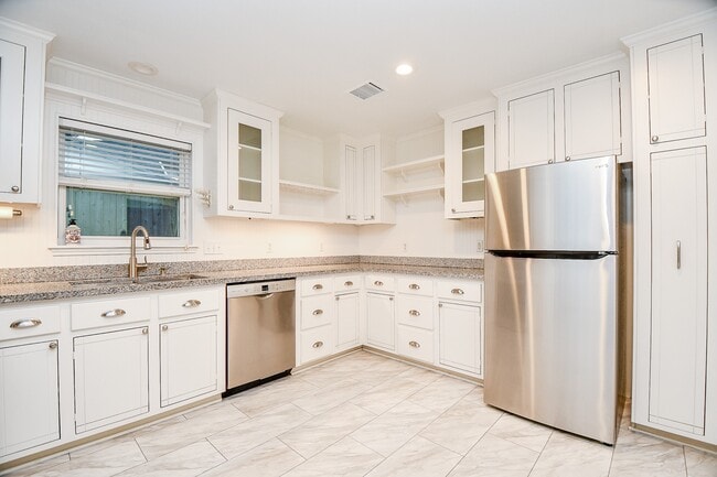 Building Photo - 1814 Cherry Bend Dr