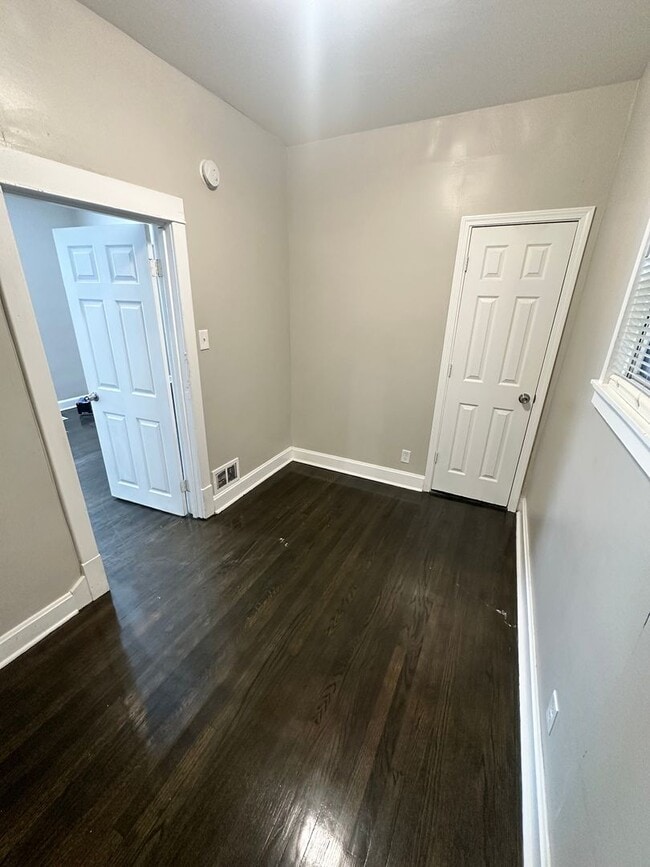 Building Photo - 4907 Tod Ave