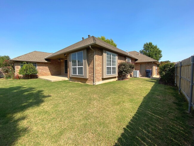 Building Photo - Absolute Dream in NW OKC!!