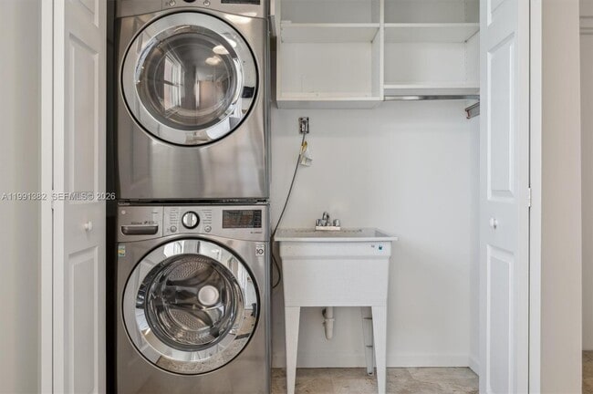 Building Photo - 733 Crandon Blvd