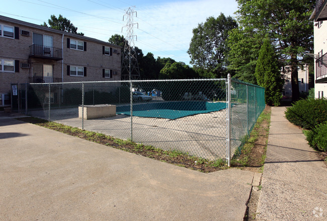 Building Photo - Krewstown Park Apartments