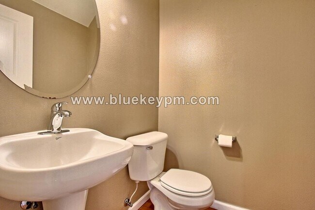 Building Photo - 16220 SW Gage Ln