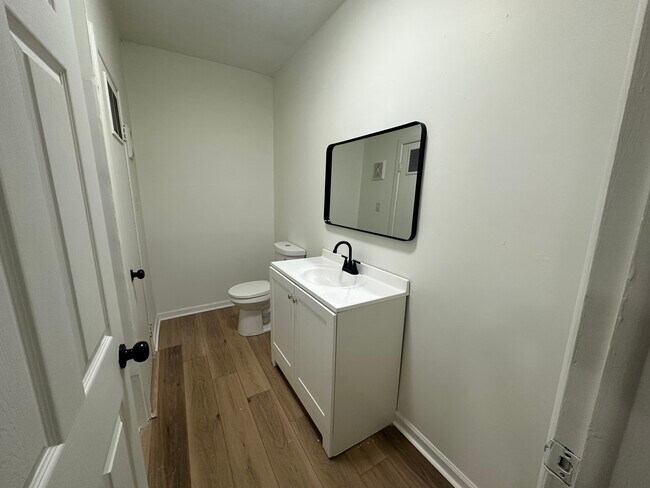 Building Photo - 219 Huston St