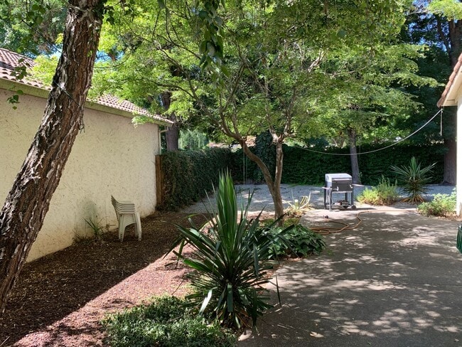 Building Photo - 435 Mission Santa Fe Cir
