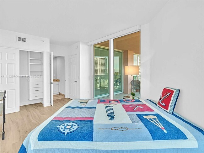 Building Photo - 3370 Hidden Bay Dr