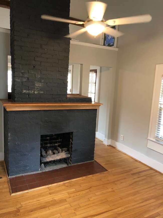 Building Photo - 2bd/2ba w/ Bonus Room & Large Backyard in Grant Park!!