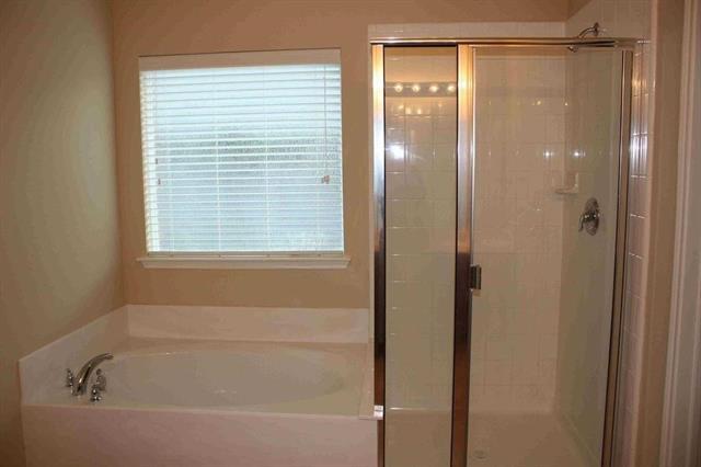 Building Photo - 9801 Tyler Dr