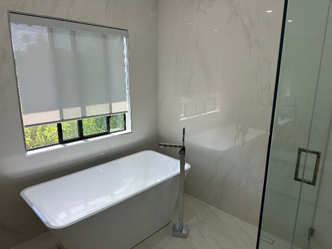 Building Photo - 18912 Pasadero Dr