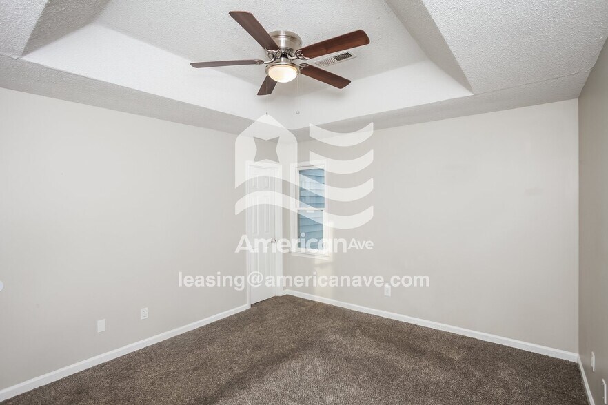 Building Photo - 2912 S Partridge Cir