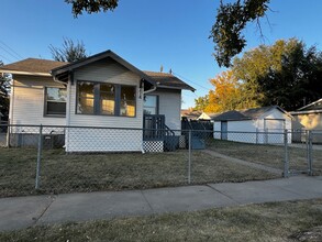 Building Photo - 4 Bedroom 2 Bathroom