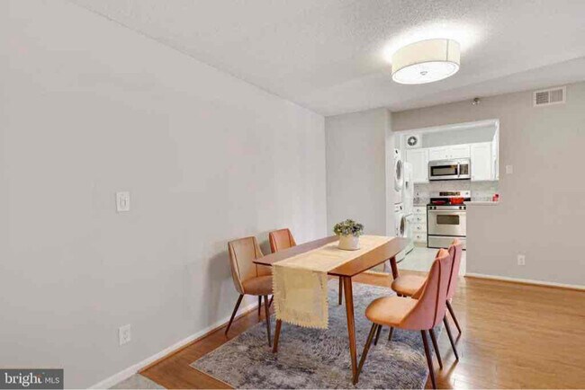 Building Photo - 900 N Stafford St