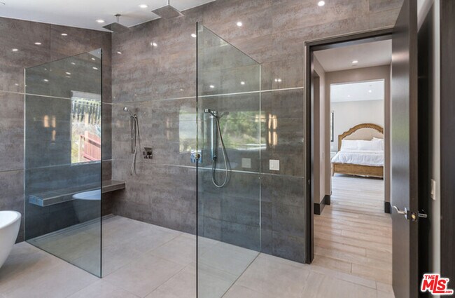 Building Photo - 2122 Castle Heights Ave