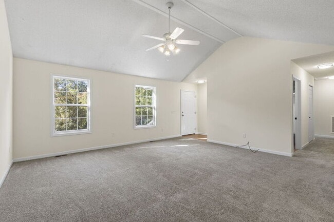 Building Photo - 3BR/2BA Home with Deck & Storage Shed in P...