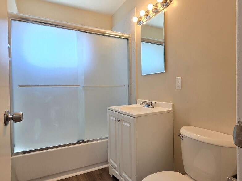 Building Photo - 844 Maryann Dr