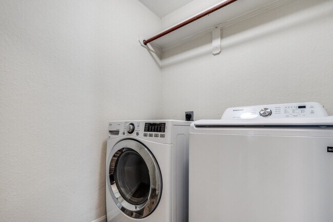 Building Photo - 130 S Veranda Ridge Dr