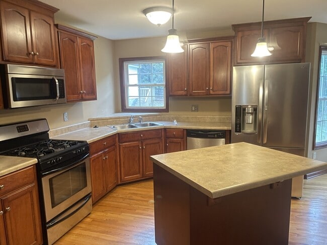 Building Photo - 1185 Eller Wood Dr