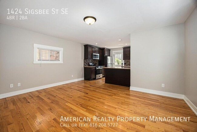 Building Photo - 1424 Sigsbee St SE