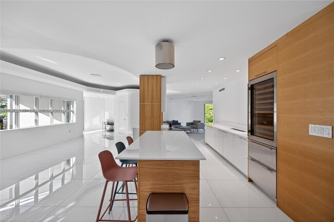 Building Photo - 1000 N Shore Dr