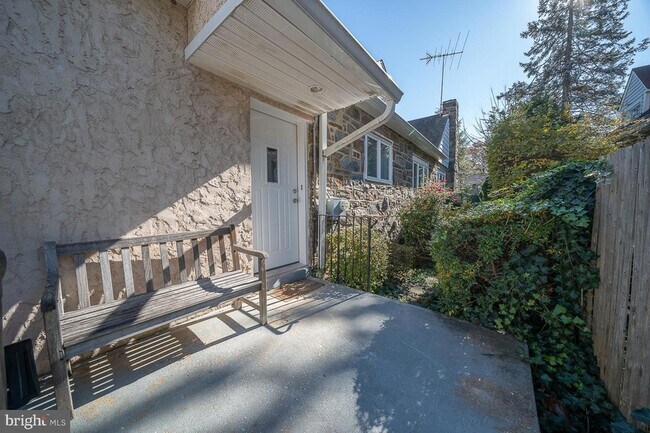 Building Photo - 1457 Manoa Rd