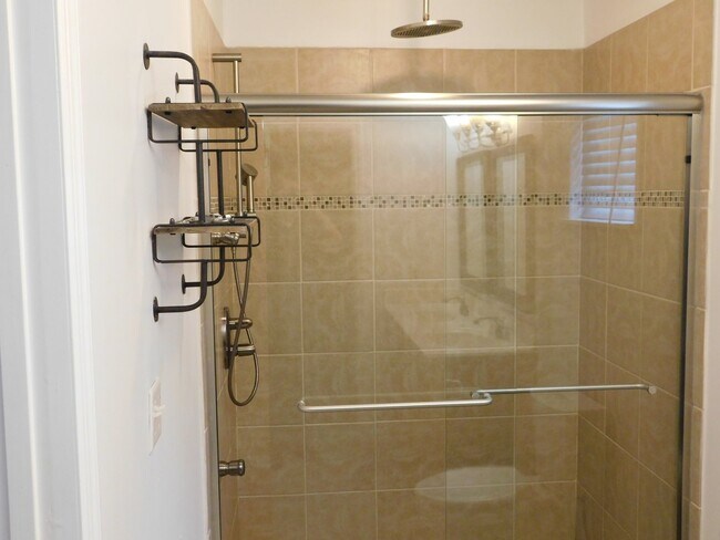 Building Photo - "Charming 3-Bed Oasis with Cozy Fireplace in Mount Pleasant"