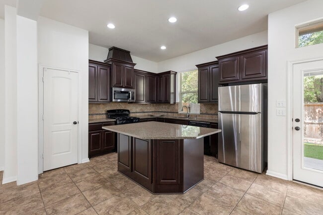 Fully equipped kitchen with SS appliances - 14 Cheswood Manor Dr