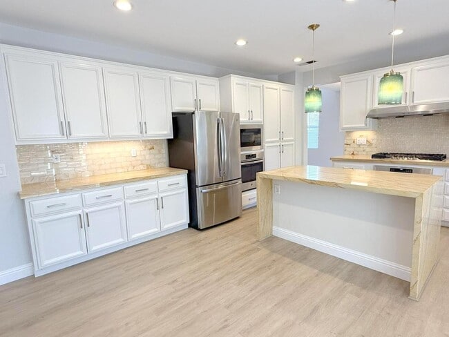 Building Photo - Beautifully Remodeled Modern Home In Wests...