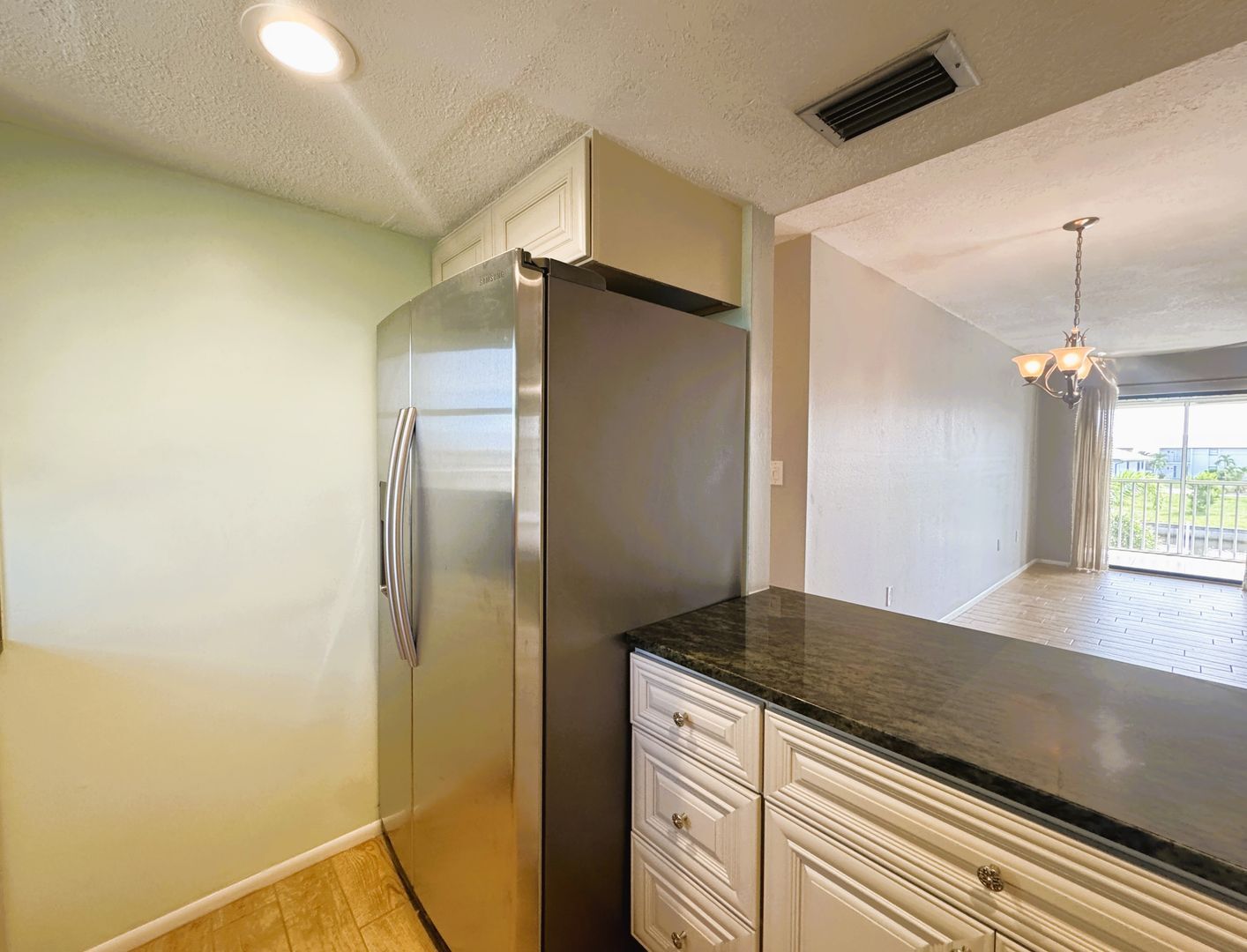Building Photo - 1400 Mineo Dr