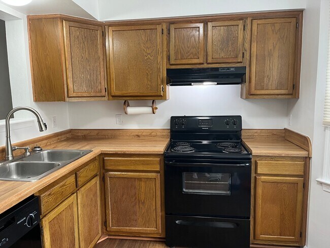 Building Photo - 5134 Castle Way