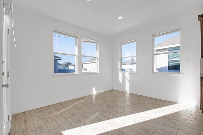 Building Photo - 283 Fabion St