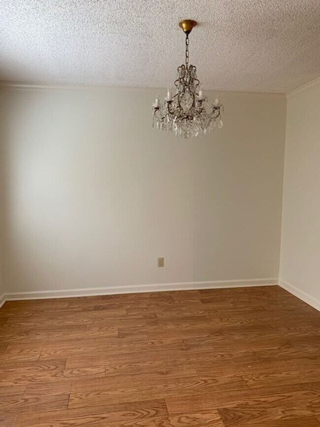 Building Photo - Charming Move-In Ready 1BR/1BA Condo in West Nashville – Lion’s Head Community