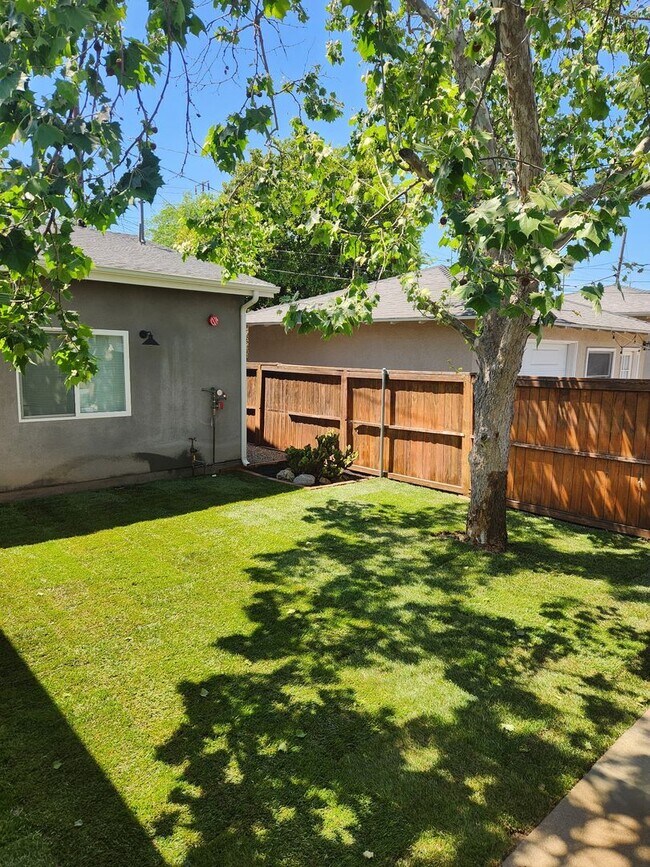 Building Photo - Upgraded Home Next to Chapman University