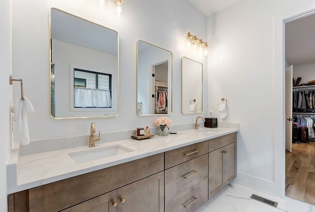 Building Photo - 3733 Estes Rd