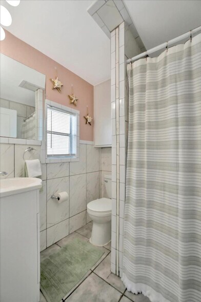 Building Photo - 483 E Shore Dr