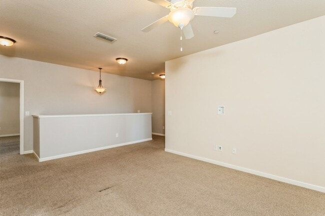Building Photo - Gorgeous Roseville Home in Gated Community!