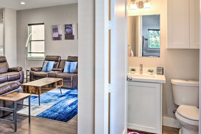 Building Photo - 6403 Bowling Green St