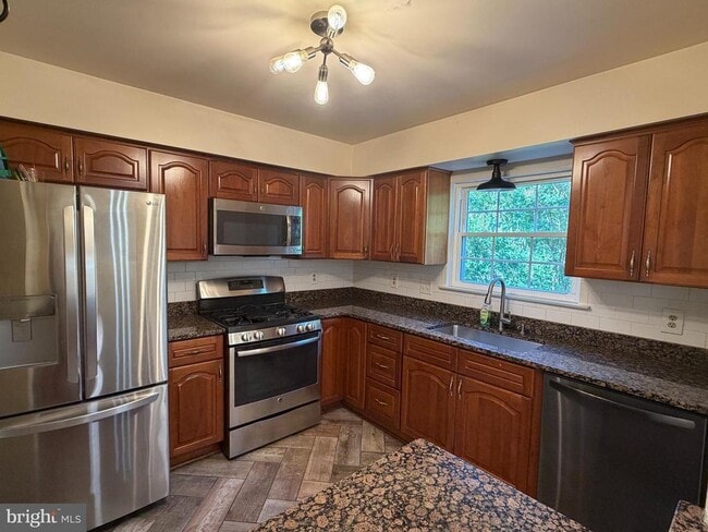 Building Photo - 13480 Foxlease Ct