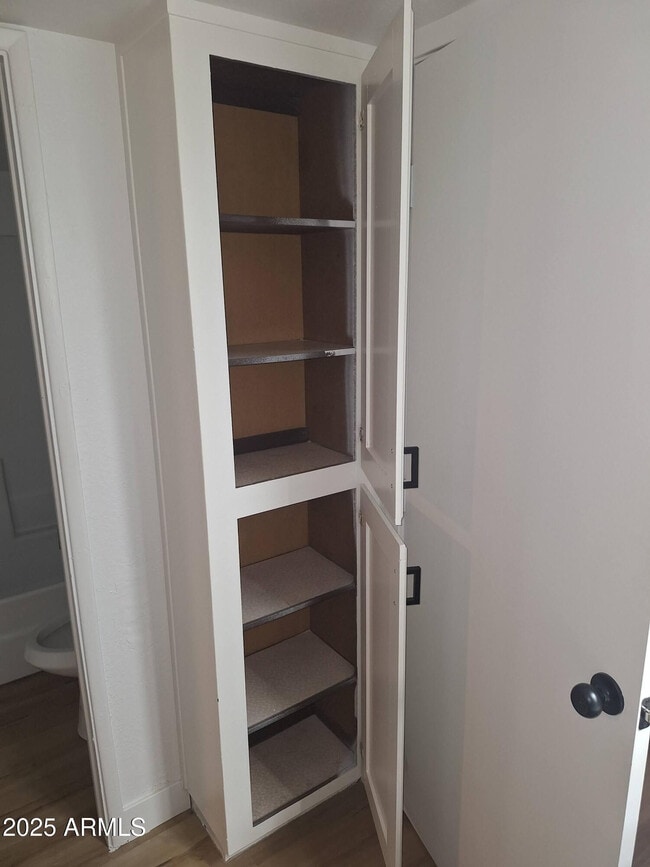 Building Photo - 461 W Holmes Ave