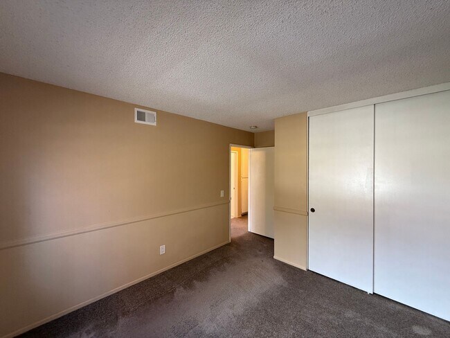 Building Photo - Great 3B/2.5BA House in Oceanside!