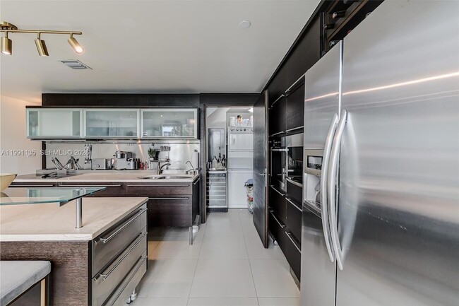 Building Photo - 6000 Collins Ave