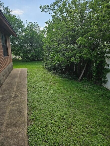 Building Photo - 16 N Ave B