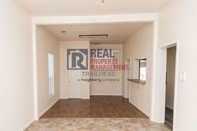 Building Photo - Cozy 2 Bedroom Home Near Historic Downtown Glen Rose