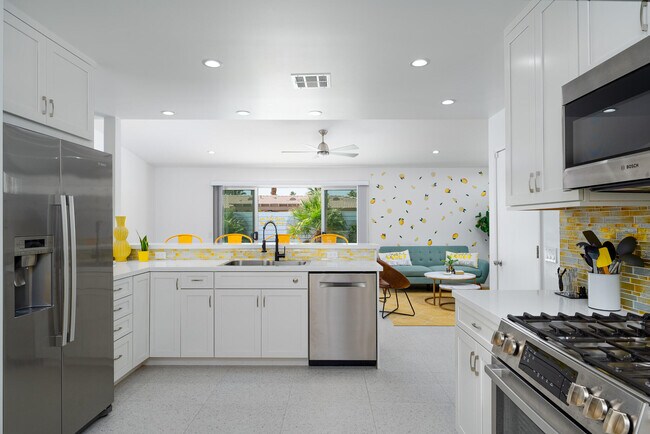 Building Photo - 2383 E Powell Rd