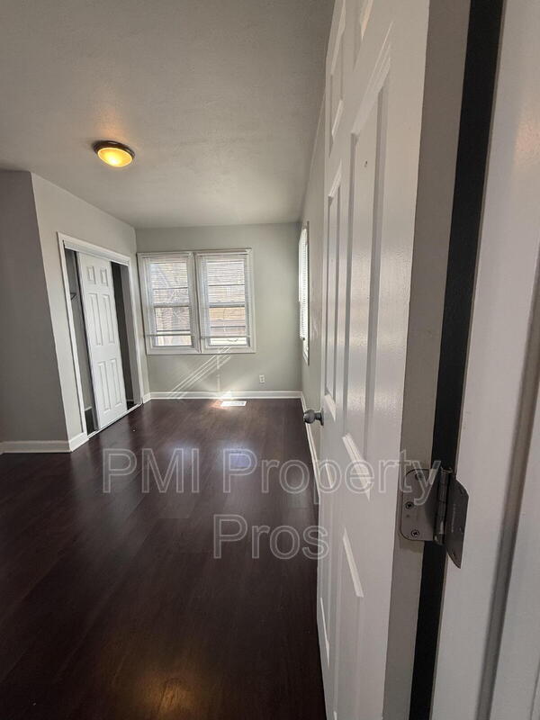 Building Photo - 2406 N 41st St