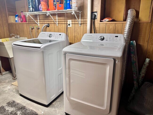 Building Photo - 928 Townsend Ave