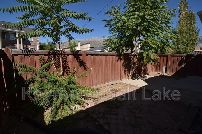 Building Photo - 584 W 760 N